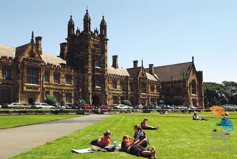 明日起，摩羯座前任回首，破镜终得圆满，旧爱回归